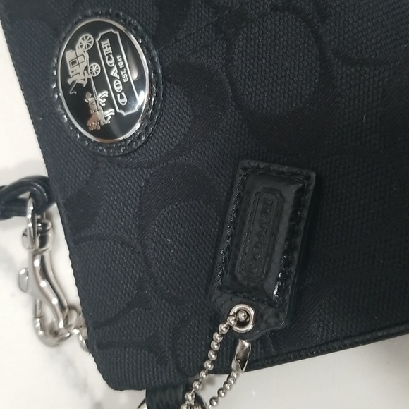 NWOT Coach Black Signature Canvas Wristlet - Picture 5 of 9
